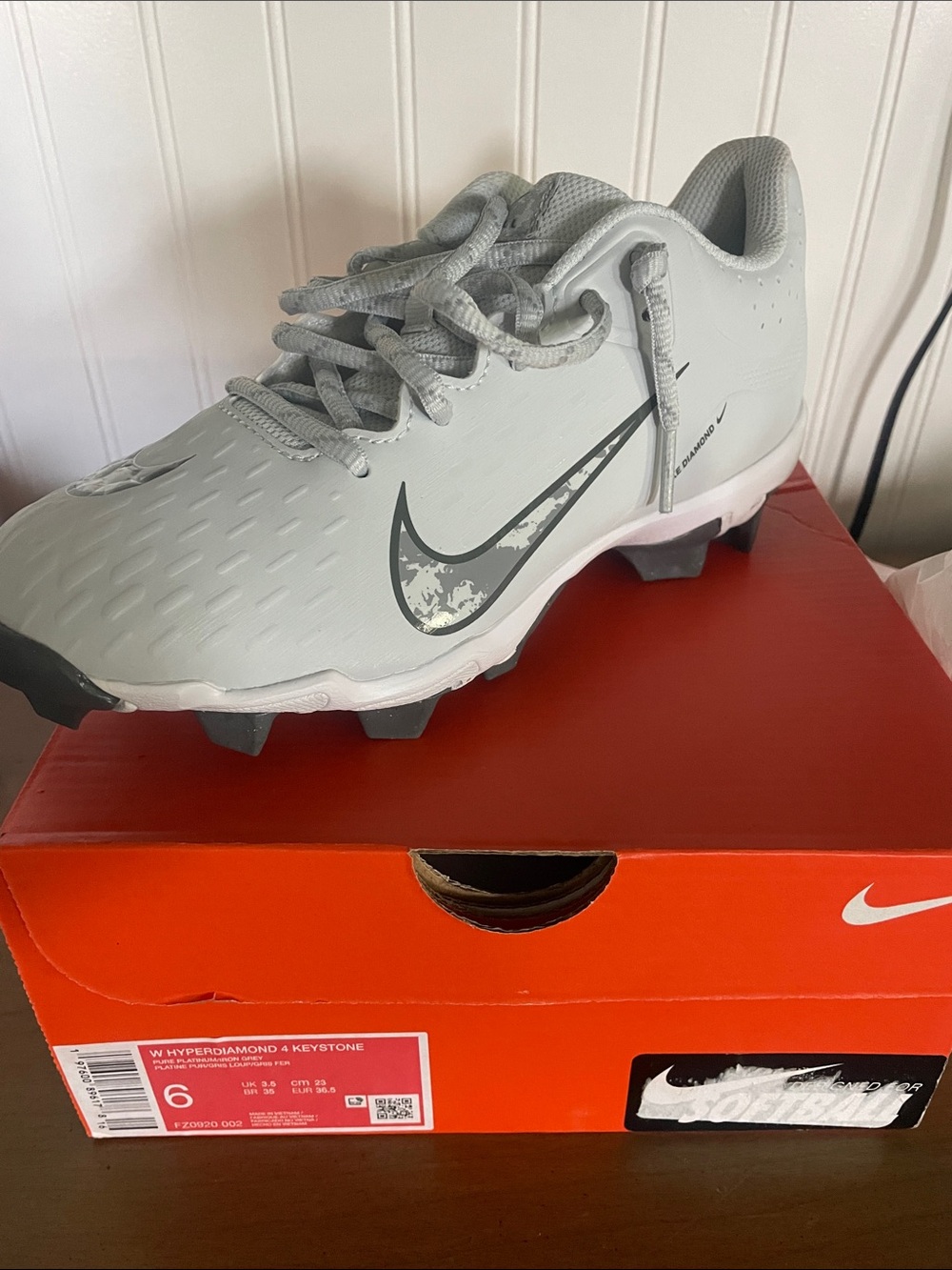 Nike Women's Light Gray and Dark Gray Baseball Cleats